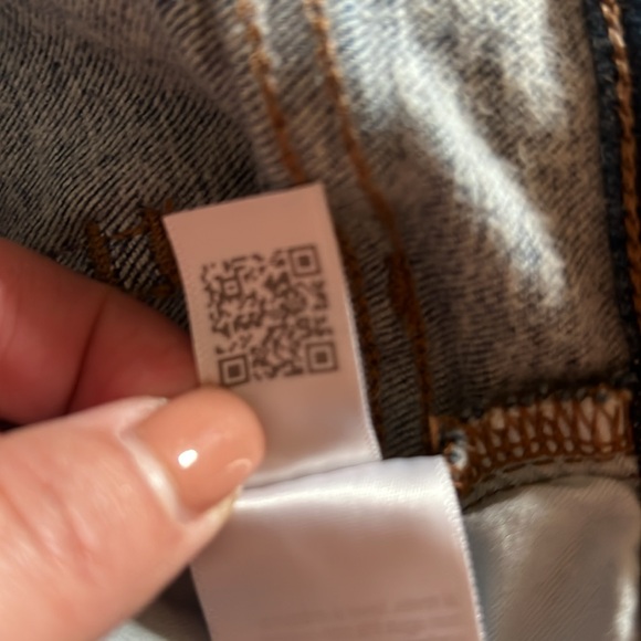 Madewell- The Perfect Vintage Jean in Manorford Wash: Instacozy Edition - Picture 13 of 13